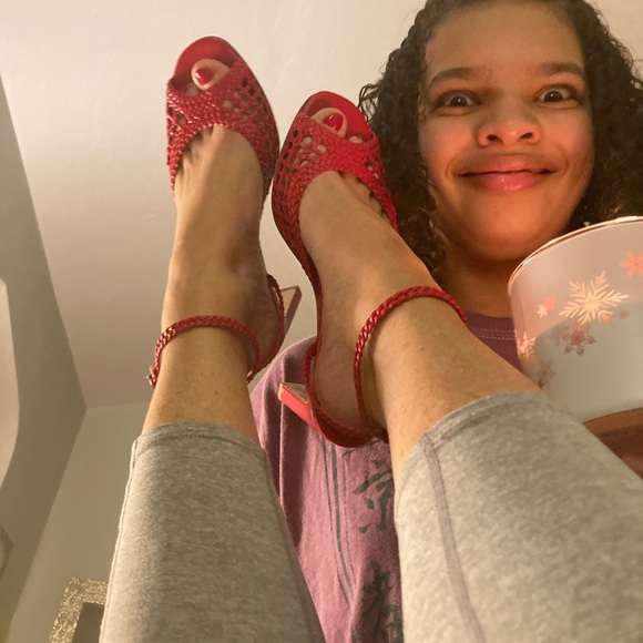 Meet your Posher, Janet - Picture 6 of 7